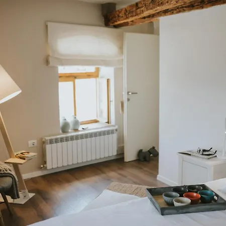 Hotel Heritage Casare With Pool And Lounge Area Režanci