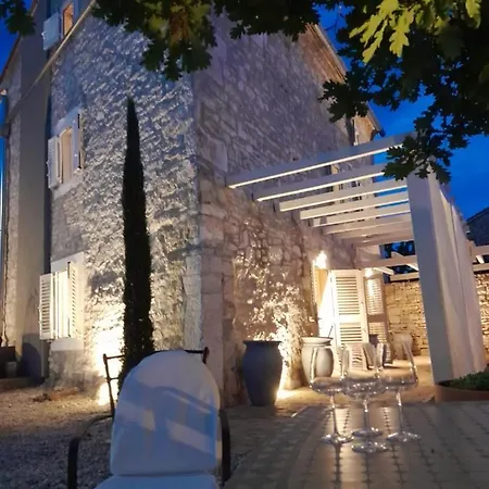 Heritage Casare With Pool And Lounge Area Hotel Režanci
