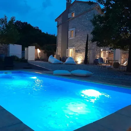 Heritage Casare With Pool And Lounge Area